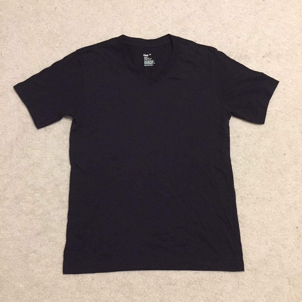 Gap Men’s Basic V-neck Tee
